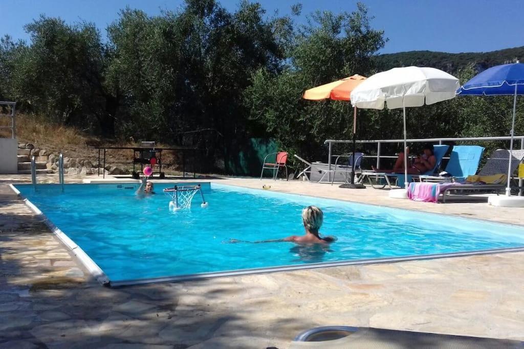 Giannádes Holiday Home Matthaeus Am Corfutrail, Ferienoase Im Olivenhain 3 Km Zum Meer מראה חיצוני תמונה